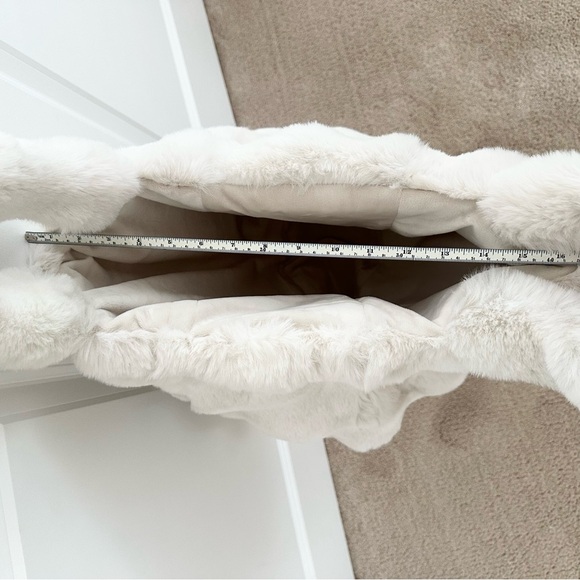 Duplicate Listing - White Faux Fur Bucket Tote Bag Purse - Winter Fashion - Picture 9 of 16